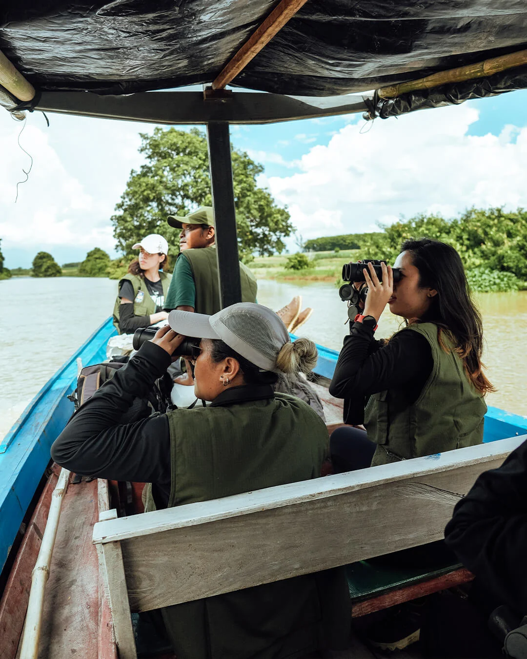 Cruise along the river, spot predatory birds, and soak in the lush scenery.